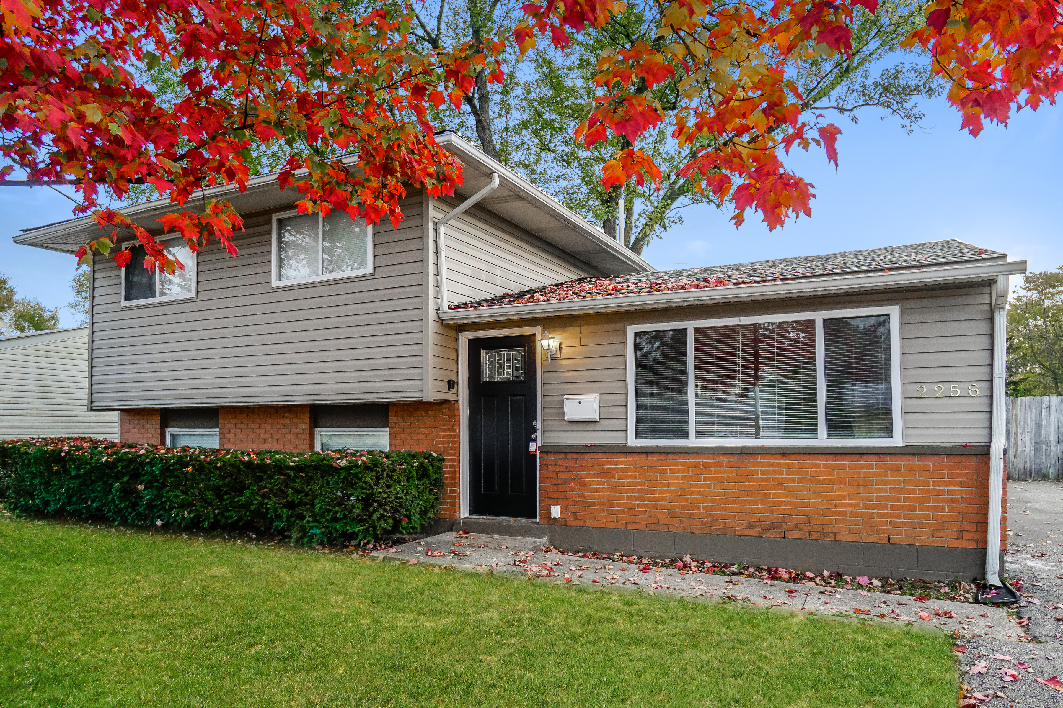 2258 MAJESTIC DR W COLUMBUS, OH 43232